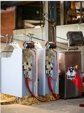 Tränkeautomaten mit Edelstahlgehäuse im Stall